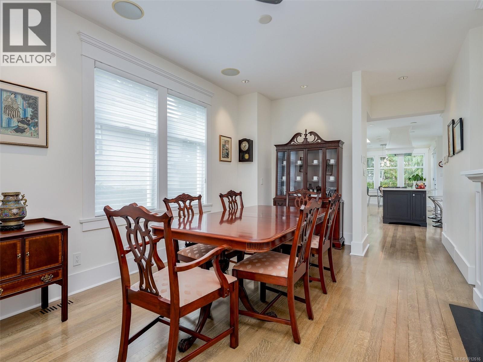 2086 Chaucer Street, Oak Bay