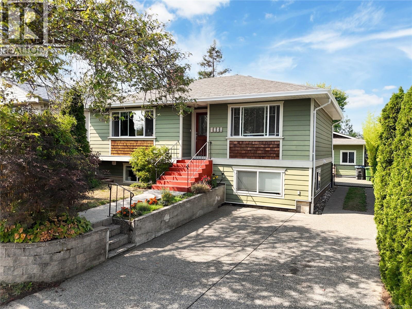 Photo 1 of 1468 Stroud Rd, Victoria BC