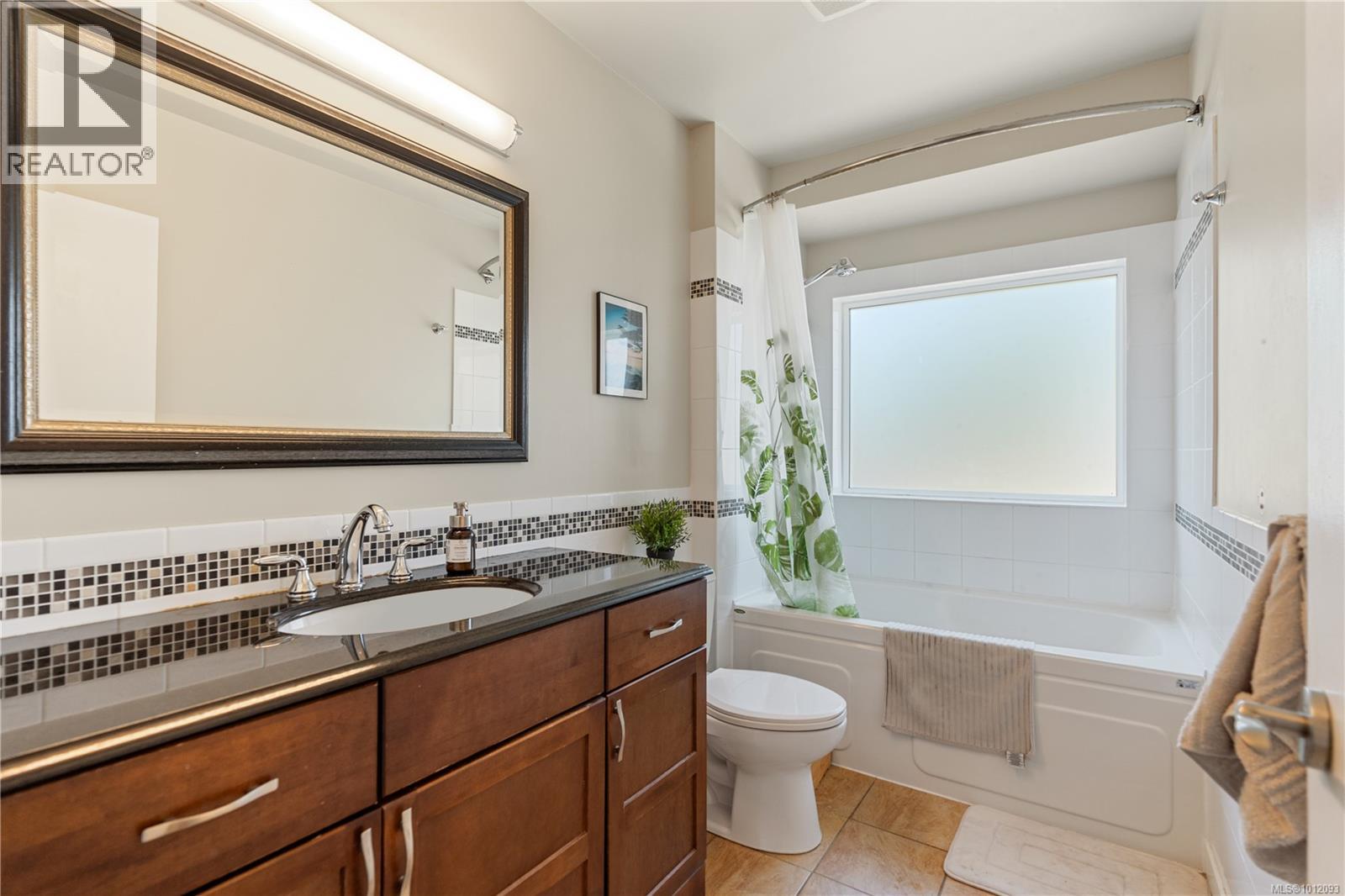 Photo 12 of 1468 Stroud Rd, Victoria BC