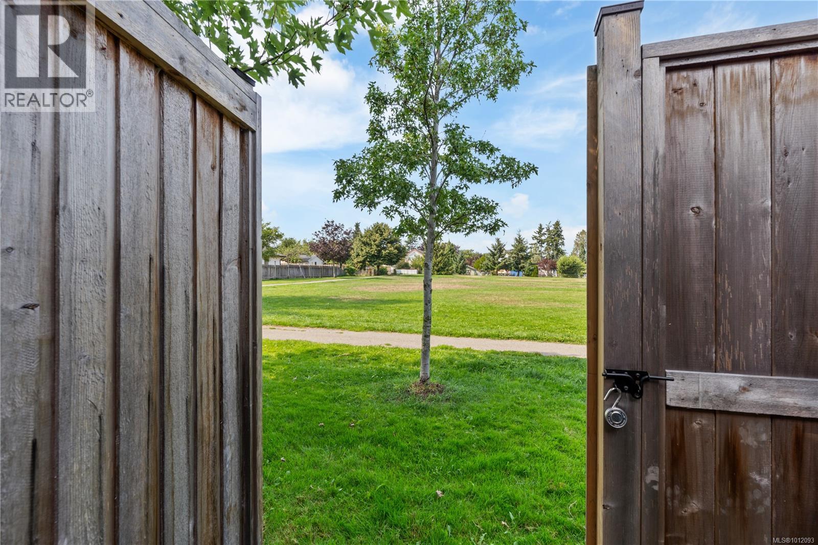 Photo 5 of 1468 Stroud Rd, Victoria BC