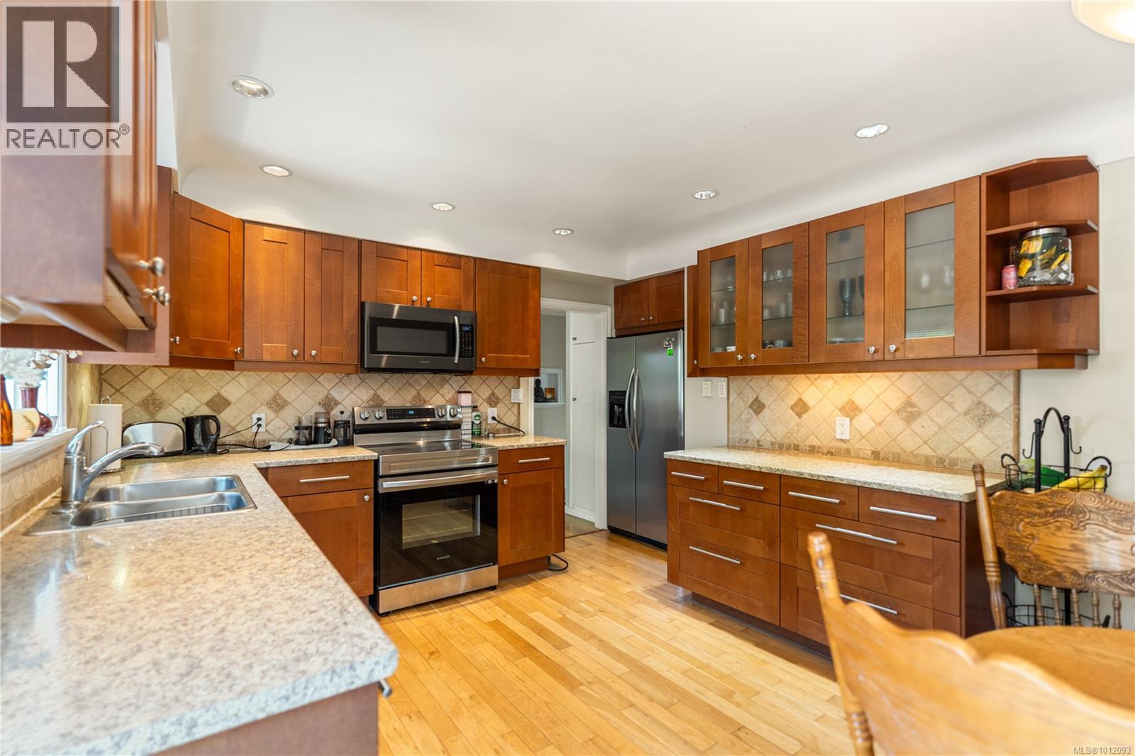 Photo 7 of 1468 Stroud Rd, Victoria BC
