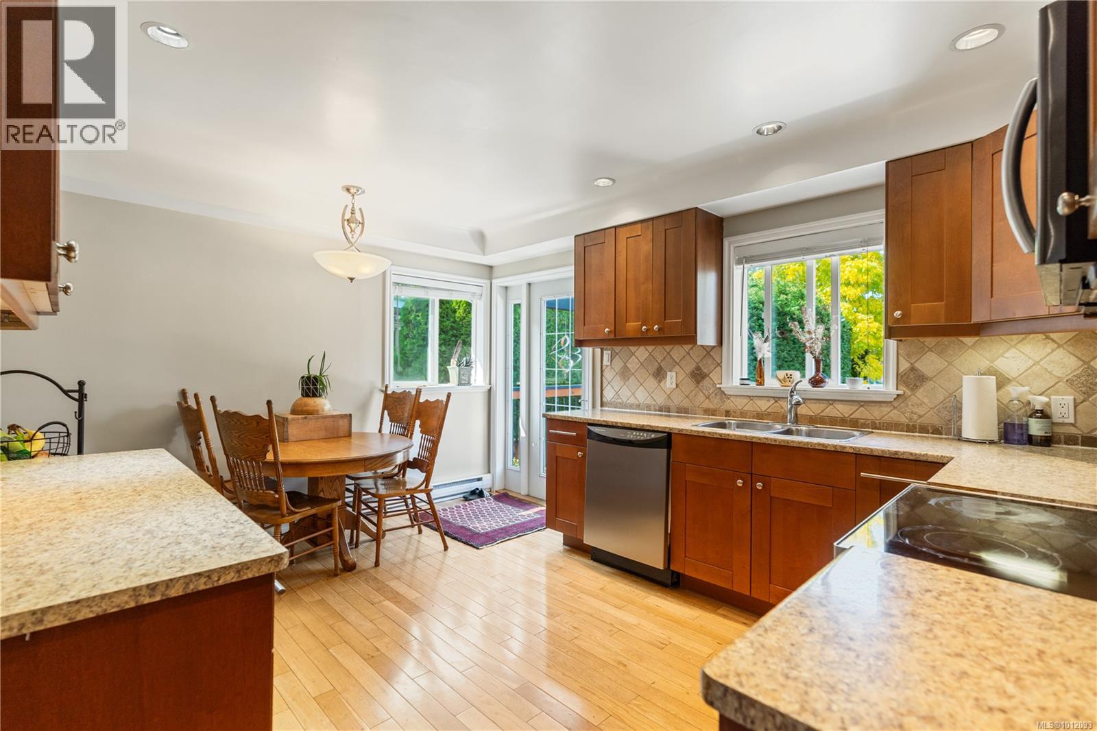 Photo 8 of 1468 Stroud Rd, Victoria BC