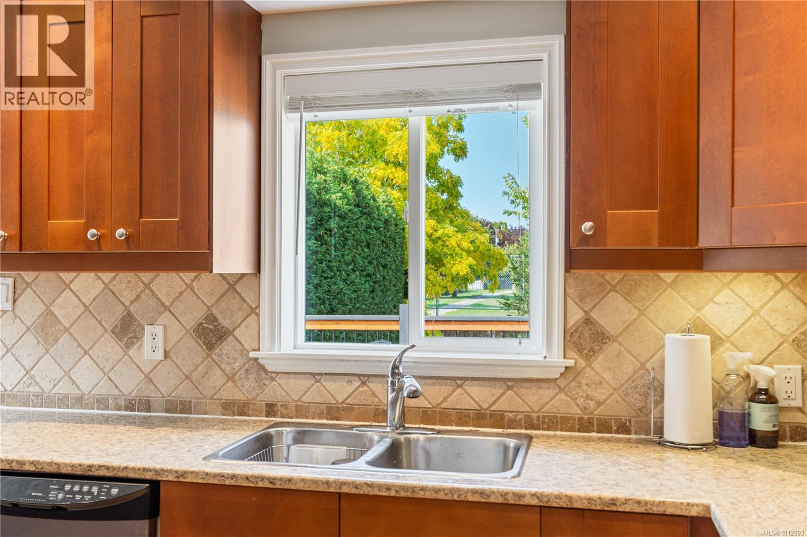 Photo 9 of 1468 Stroud Rd, Victoria BC