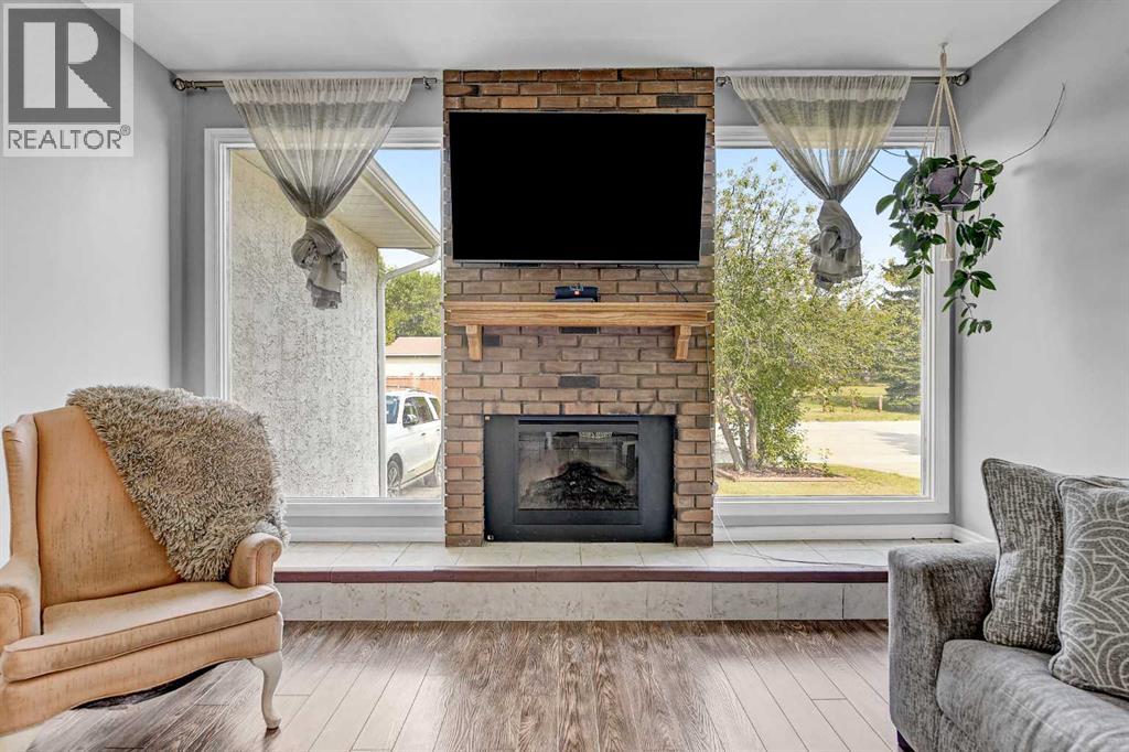 Photo 4 of 9717 73 Avenue, Grande Prairie AB