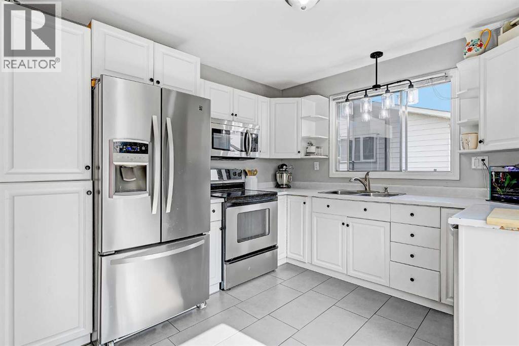 Photo 10 of 9717 73 Avenue, Grande Prairie AB