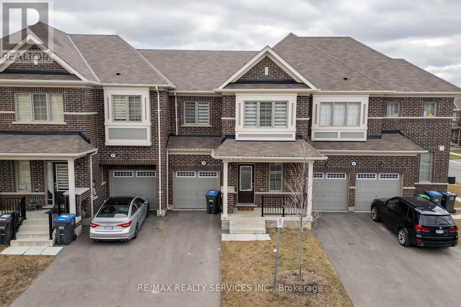 Photo 1 of 29 Circus Crescent N, Brampton ON