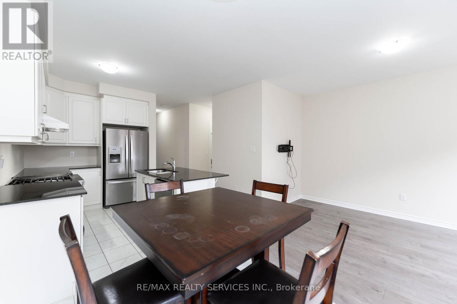 Photo 15 of 29 Circus Crescent N, Brampton ON