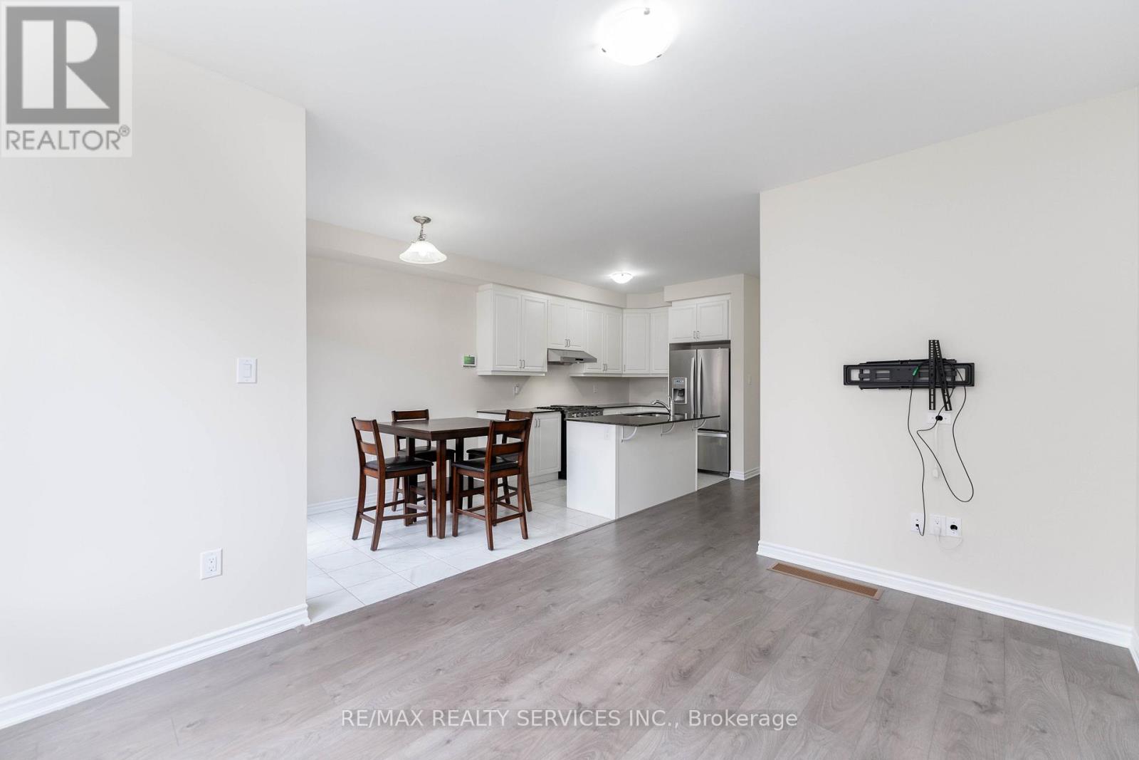 Photo 16 of 29 Circus Crescent N, Brampton ON