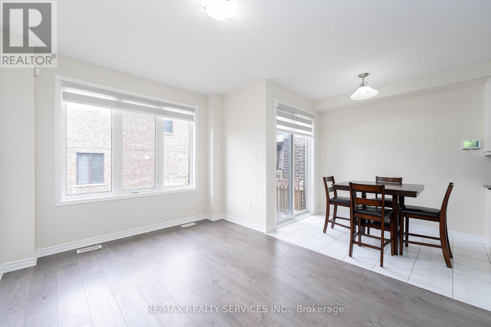 Photo 17 of 29 Circus Crescent N, Brampton ON