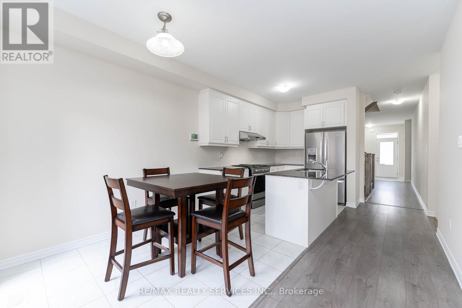 Photo 18 of 29 Circus Crescent N, Brampton ON