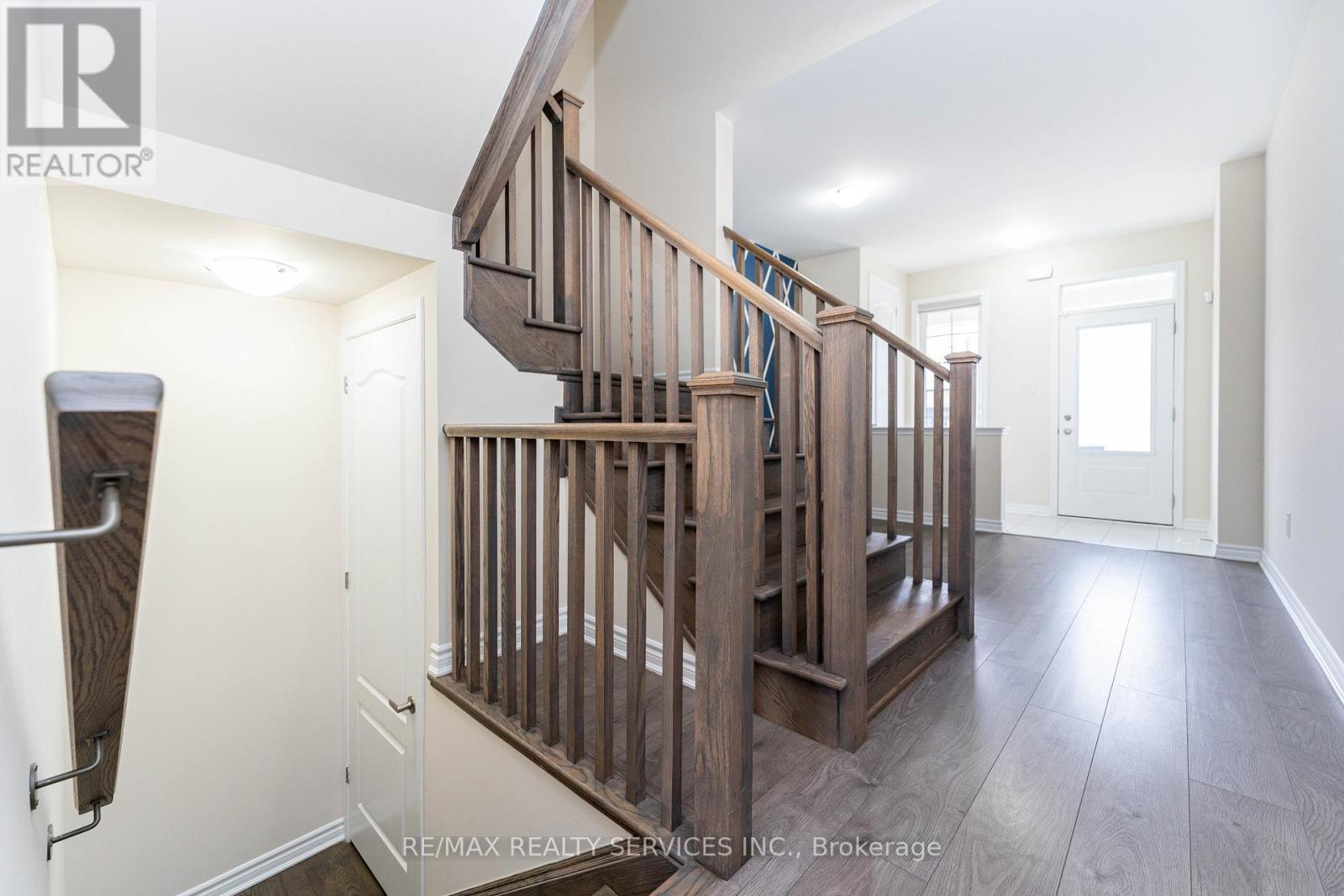 Photo 19 of 29 Circus Crescent N, Brampton ON