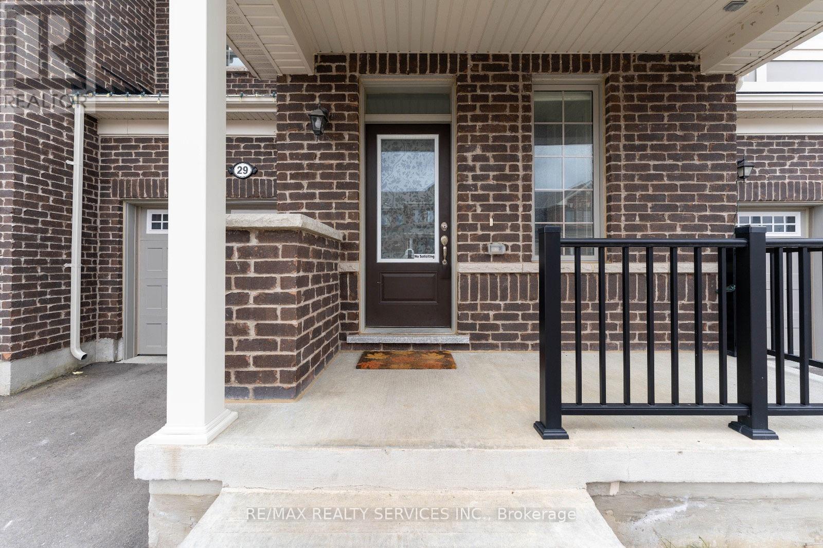 Photo 2 of 29 Circus Crescent N, Brampton ON