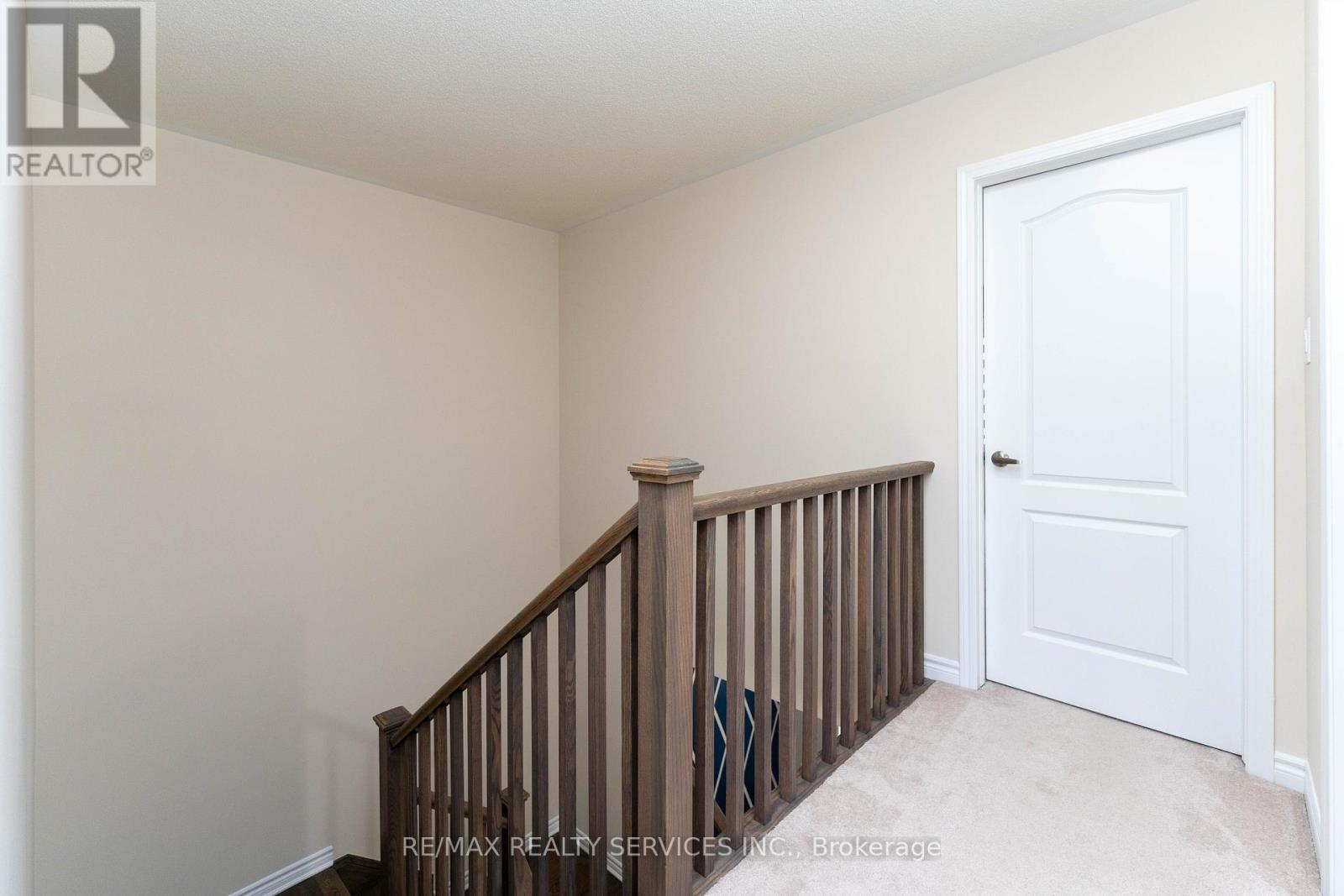Photo 20 of 29 Circus Crescent N, Brampton ON