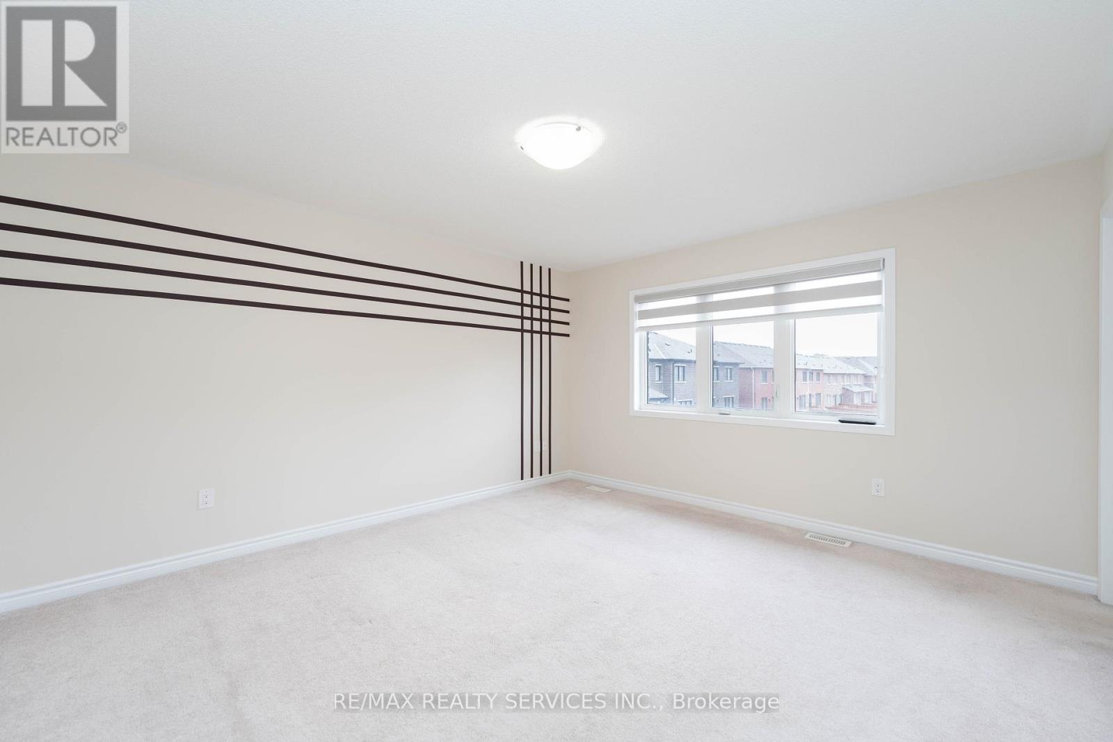 Photo 21 of 29 Circus Crescent N, Brampton ON