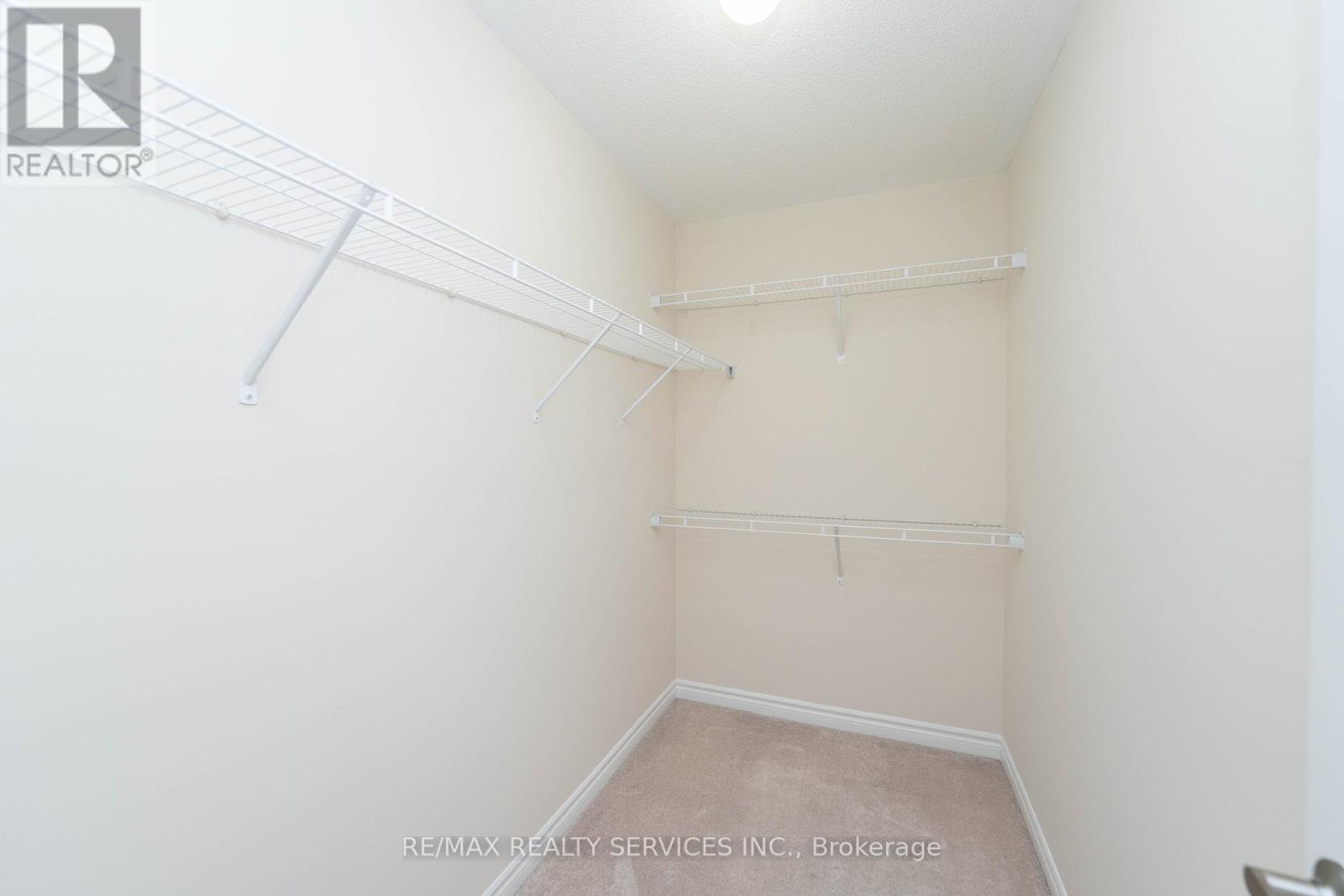 Photo 24 of 29 Circus Crescent N, Brampton ON