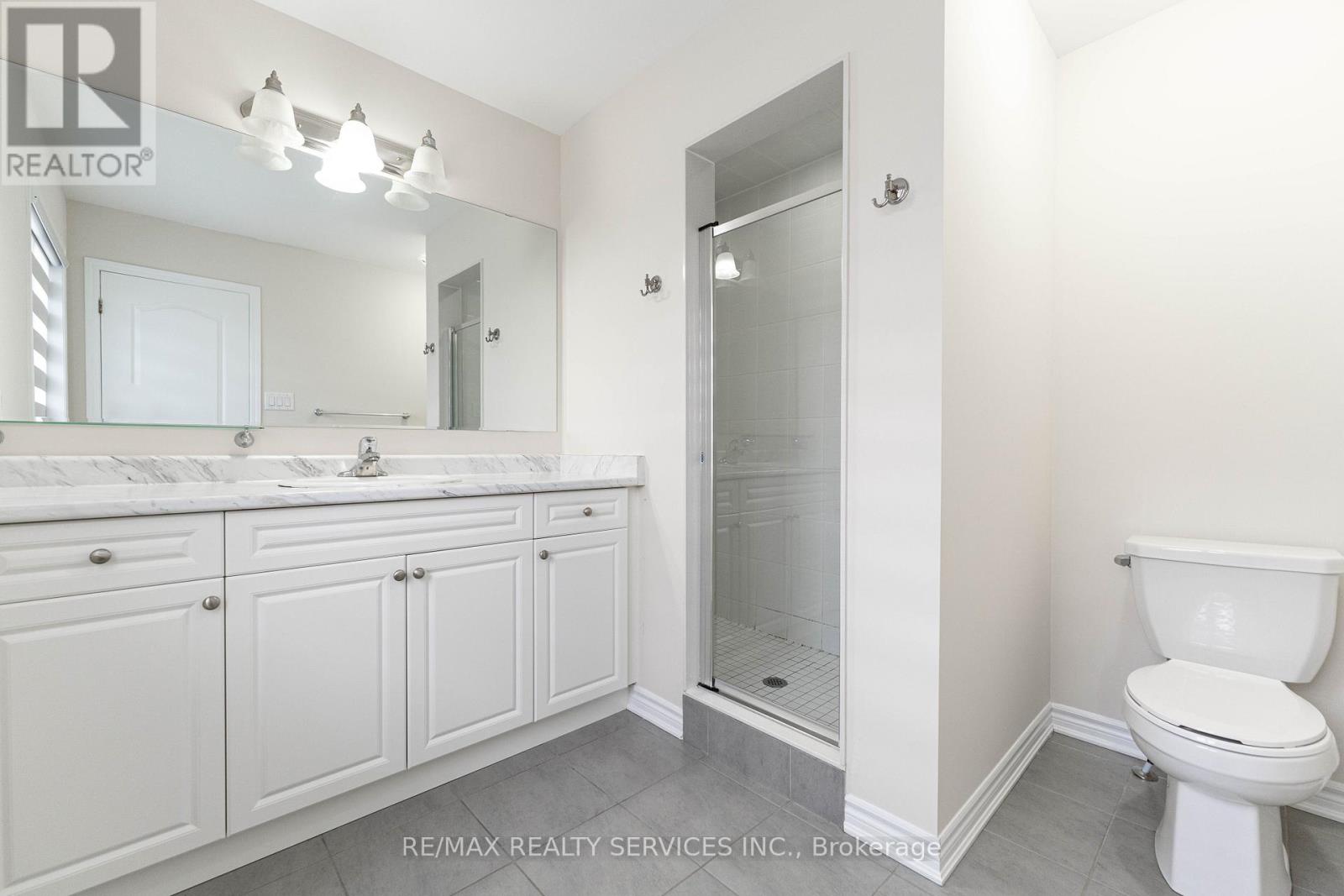 Photo 25 of 29 Circus Crescent N, Brampton ON