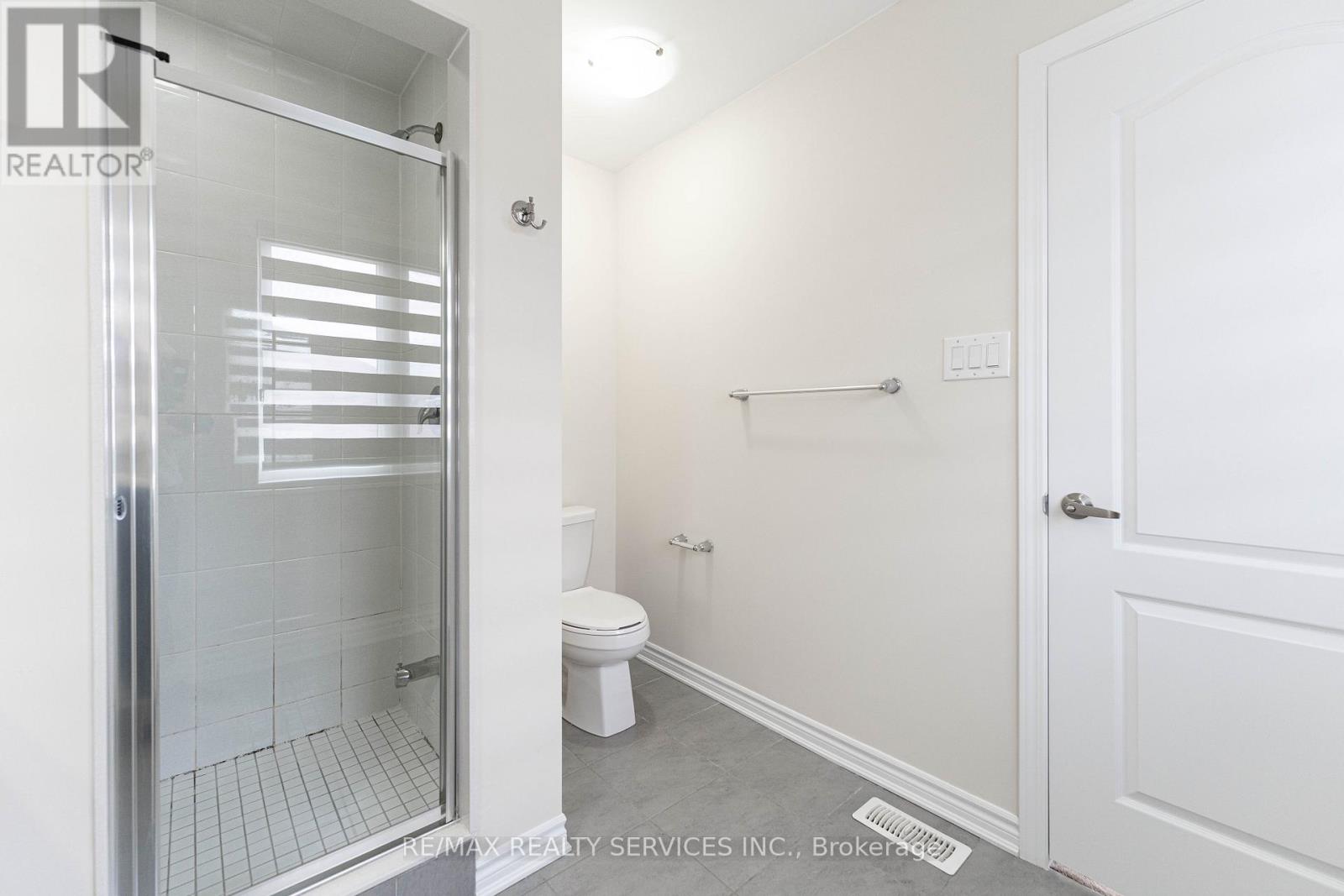 Photo 27 of 29 Circus Crescent N, Brampton ON
