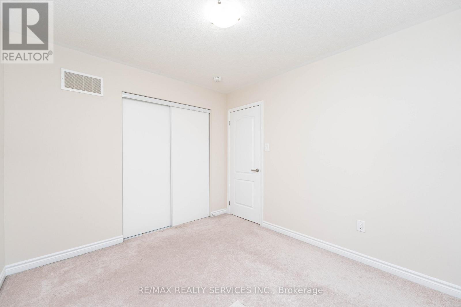 Photo 31 of 29 Circus Crescent N, Brampton ON
