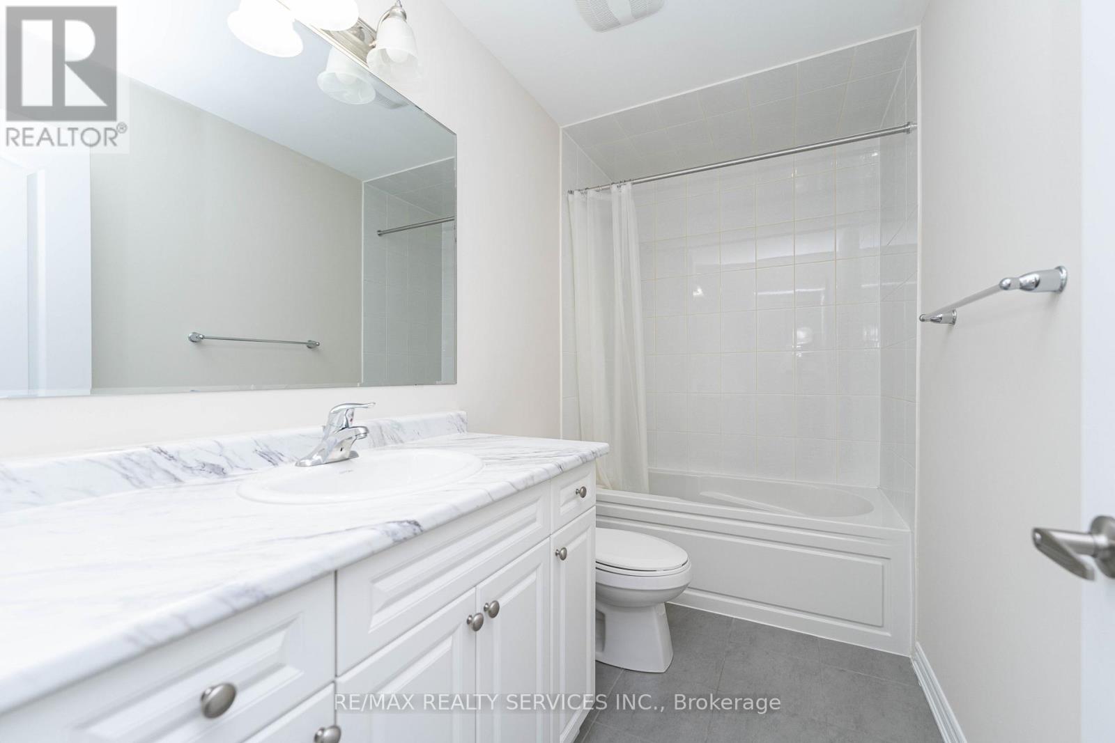 Photo 32 of 29 Circus Crescent N, Brampton ON