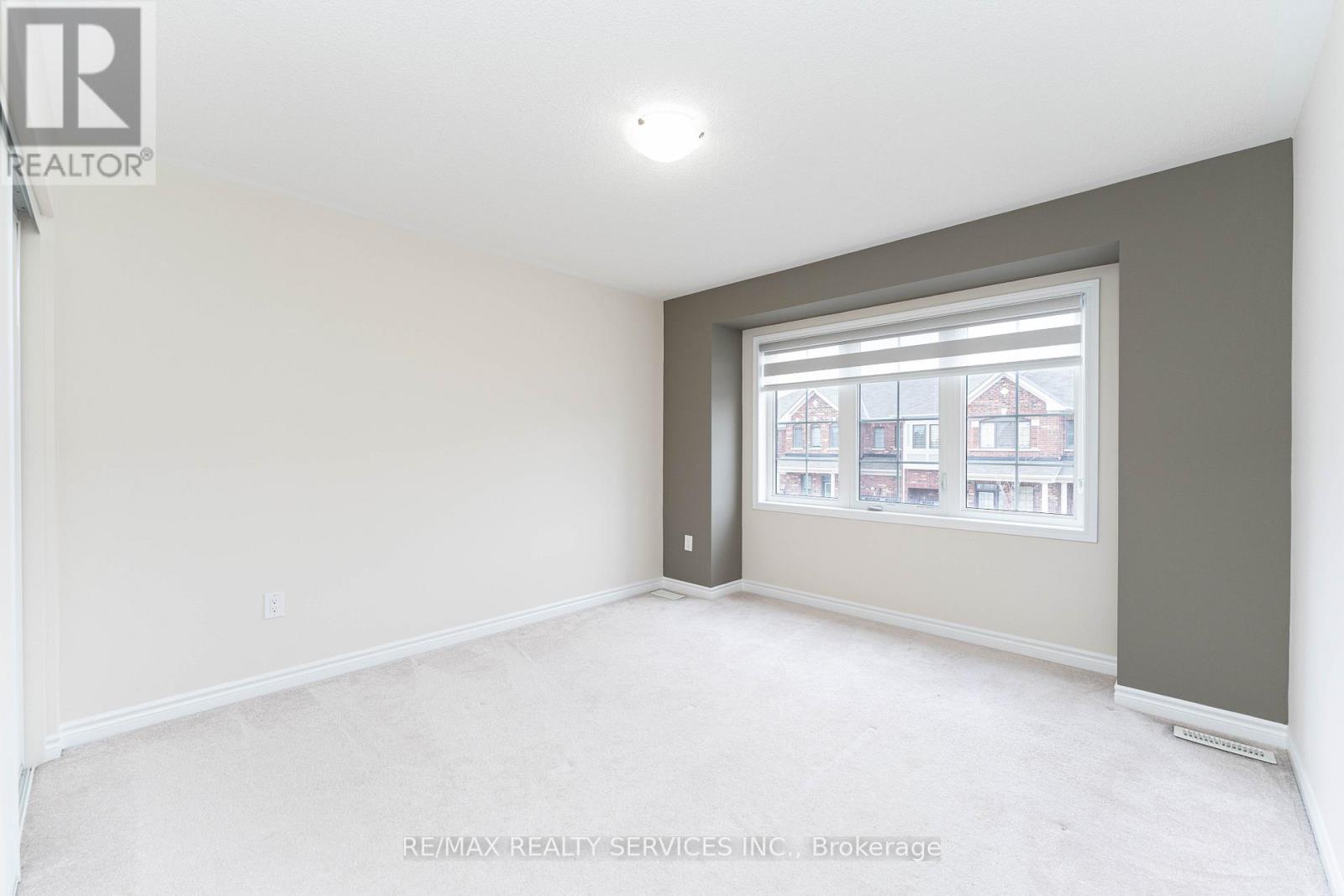 Photo 33 of 29 Circus Crescent N, Brampton ON
