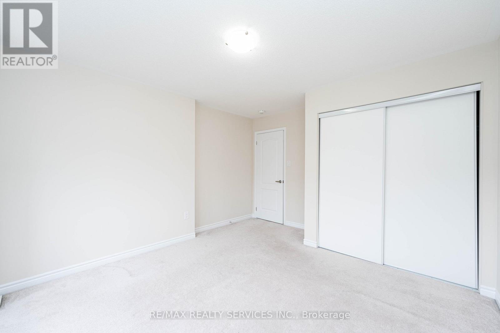 Photo 34 of 29 Circus Crescent N, Brampton ON