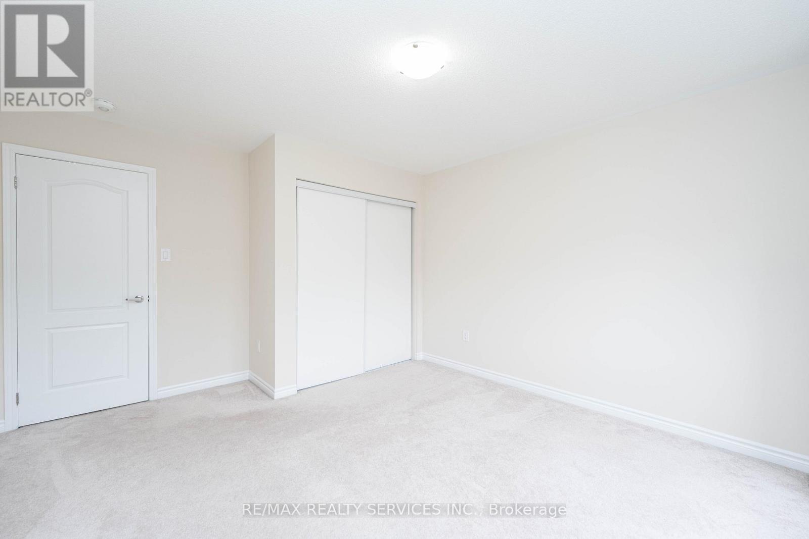 Photo 35 of 29 Circus Crescent N, Brampton ON
