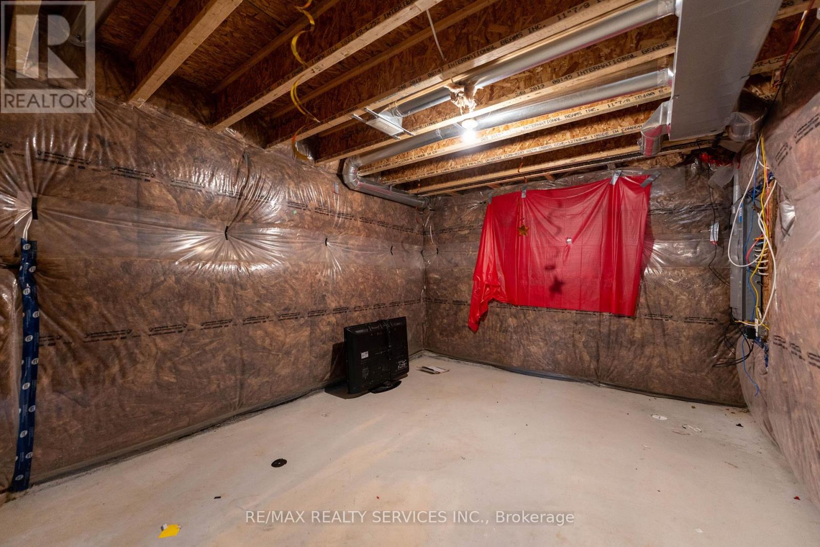 Photo 37 of 29 Circus Crescent N, Brampton ON