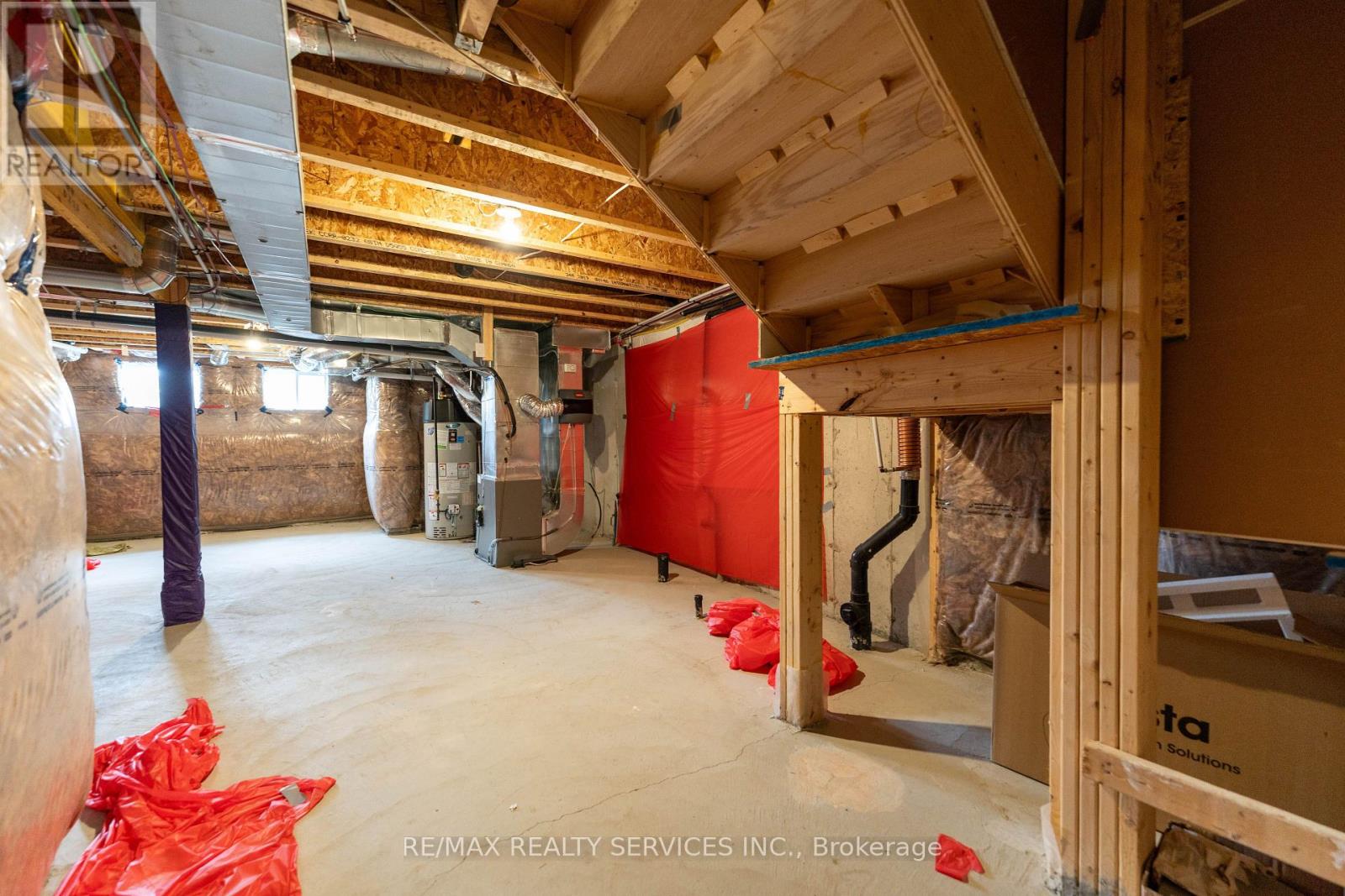 Photo 38 of 29 Circus Crescent N, Brampton ON