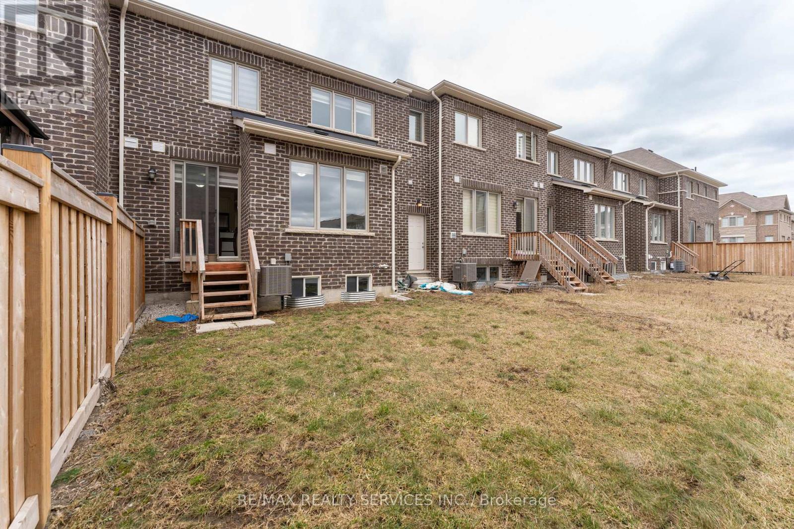 Photo 40 of 29 Circus Crescent N, Brampton ON