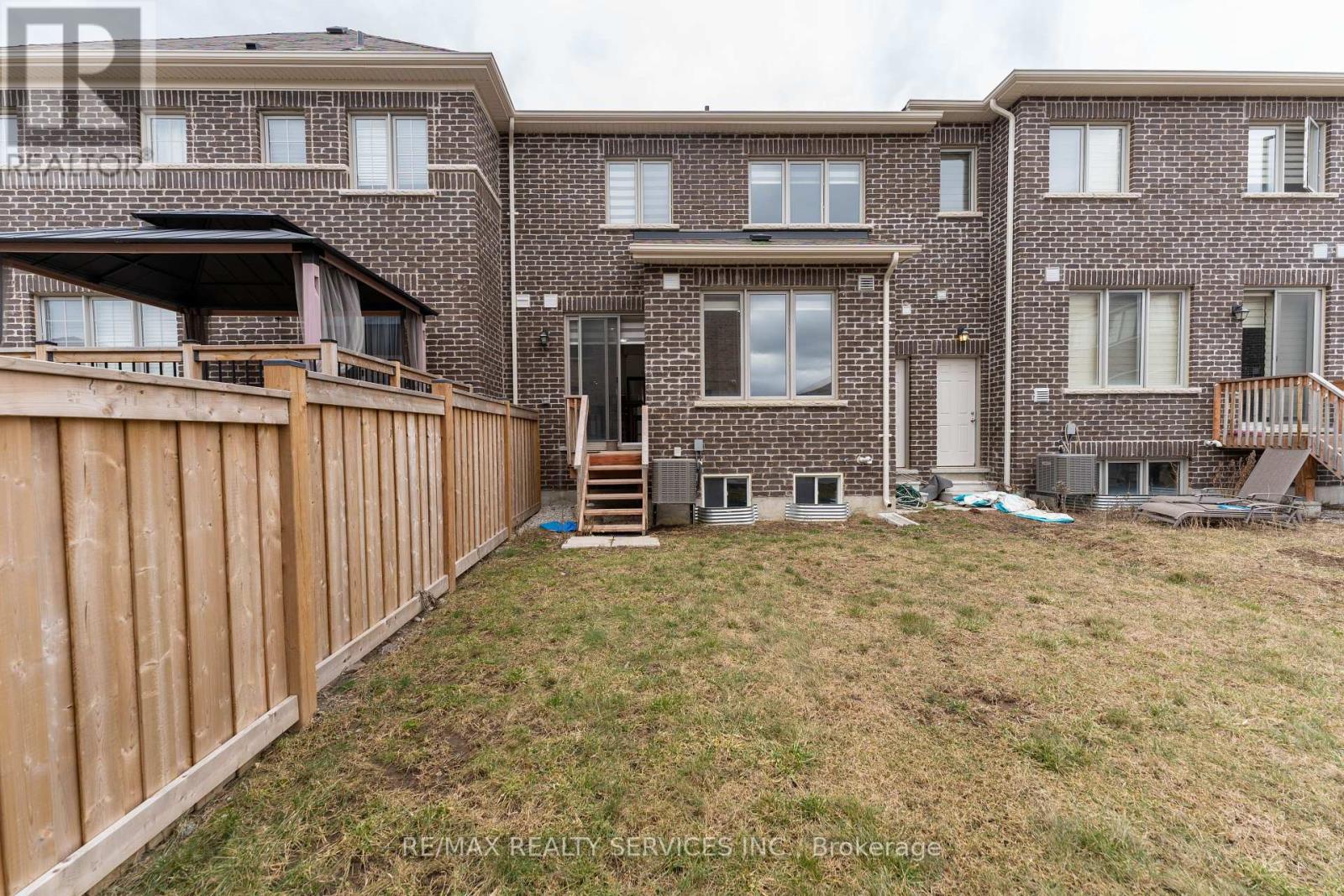 Photo 42 of 29 Circus Crescent N, Brampton ON
