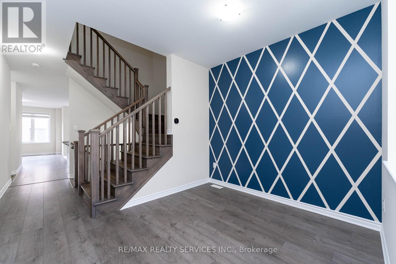 Photo 6 of 29 Circus Crescent N, Brampton ON