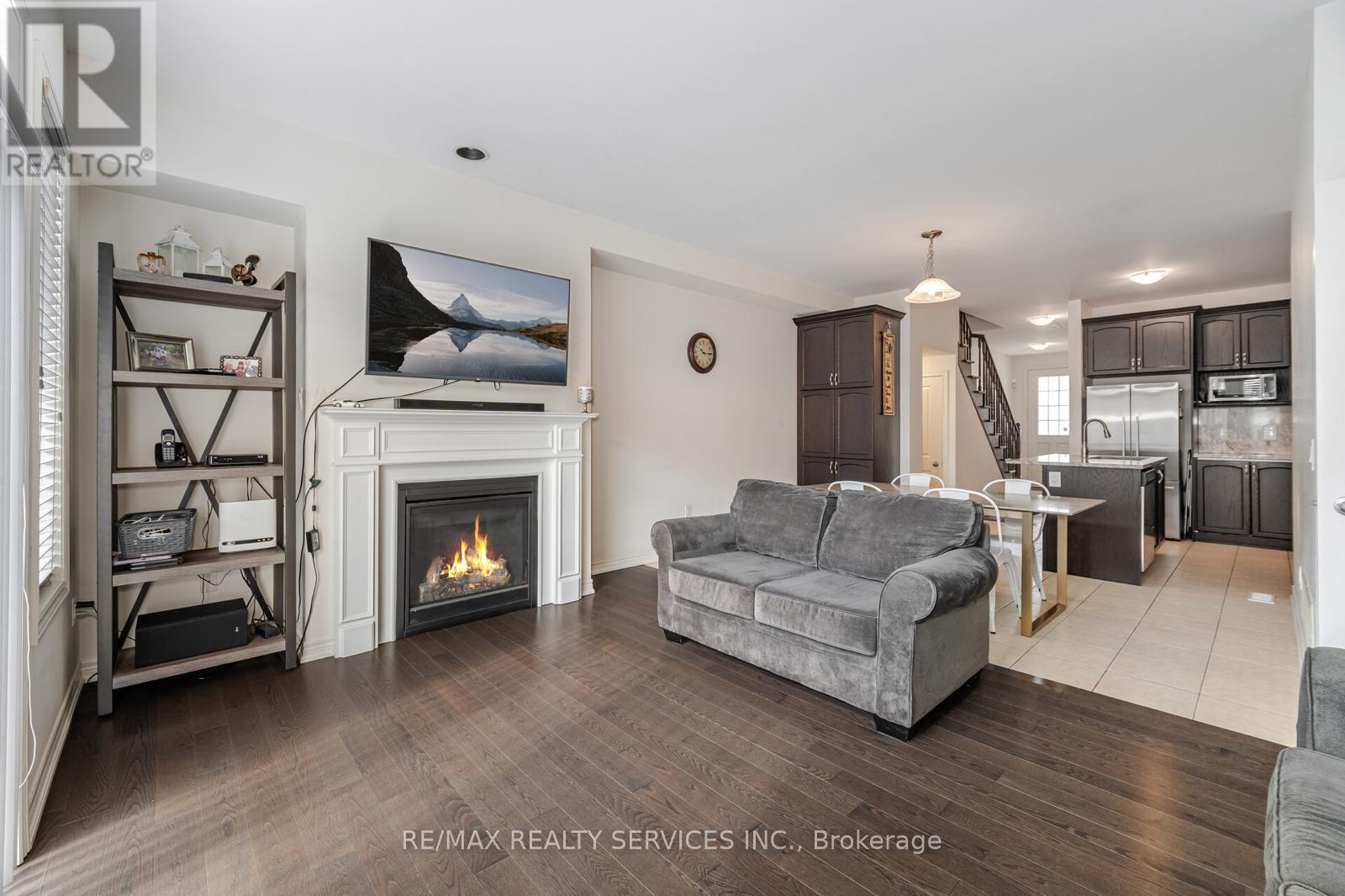 Photo 18 of 34 Pennycross Crescent, Brampton ON