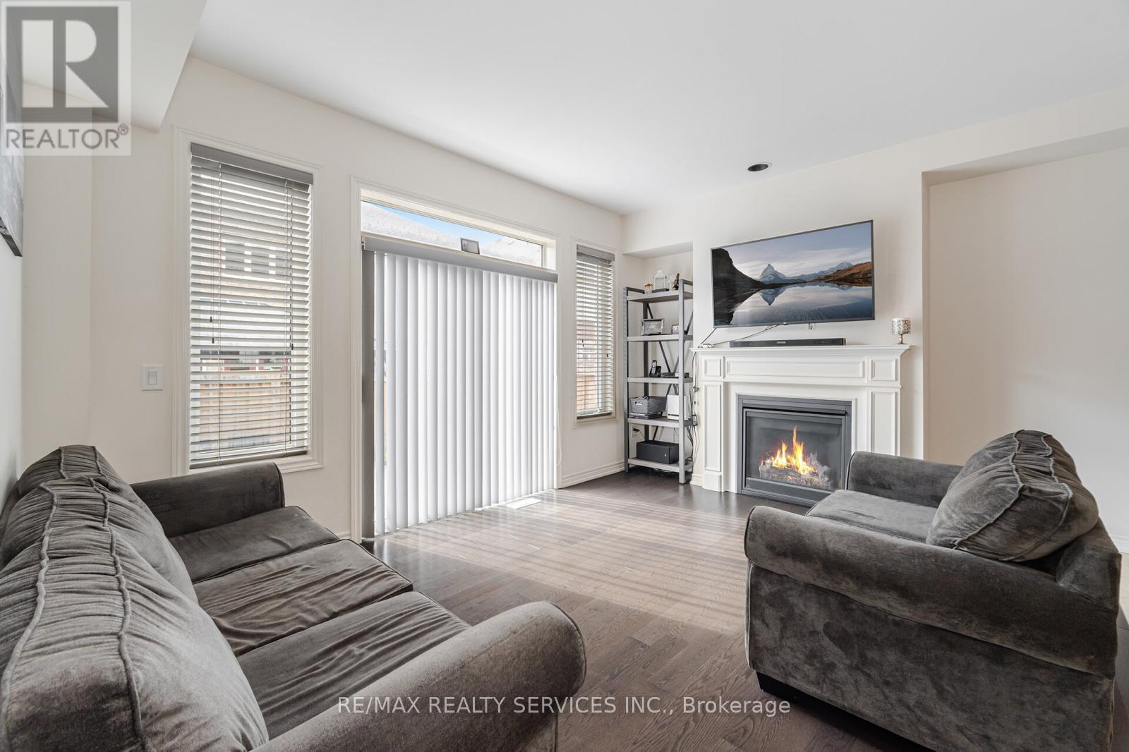 Photo 23 of 34 Pennycross Crescent, Brampton ON