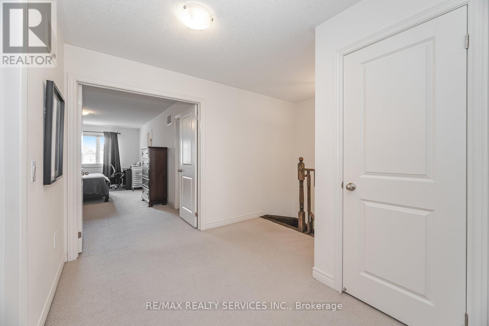 Photo 24 of 34 Pennycross Crescent, Brampton ON