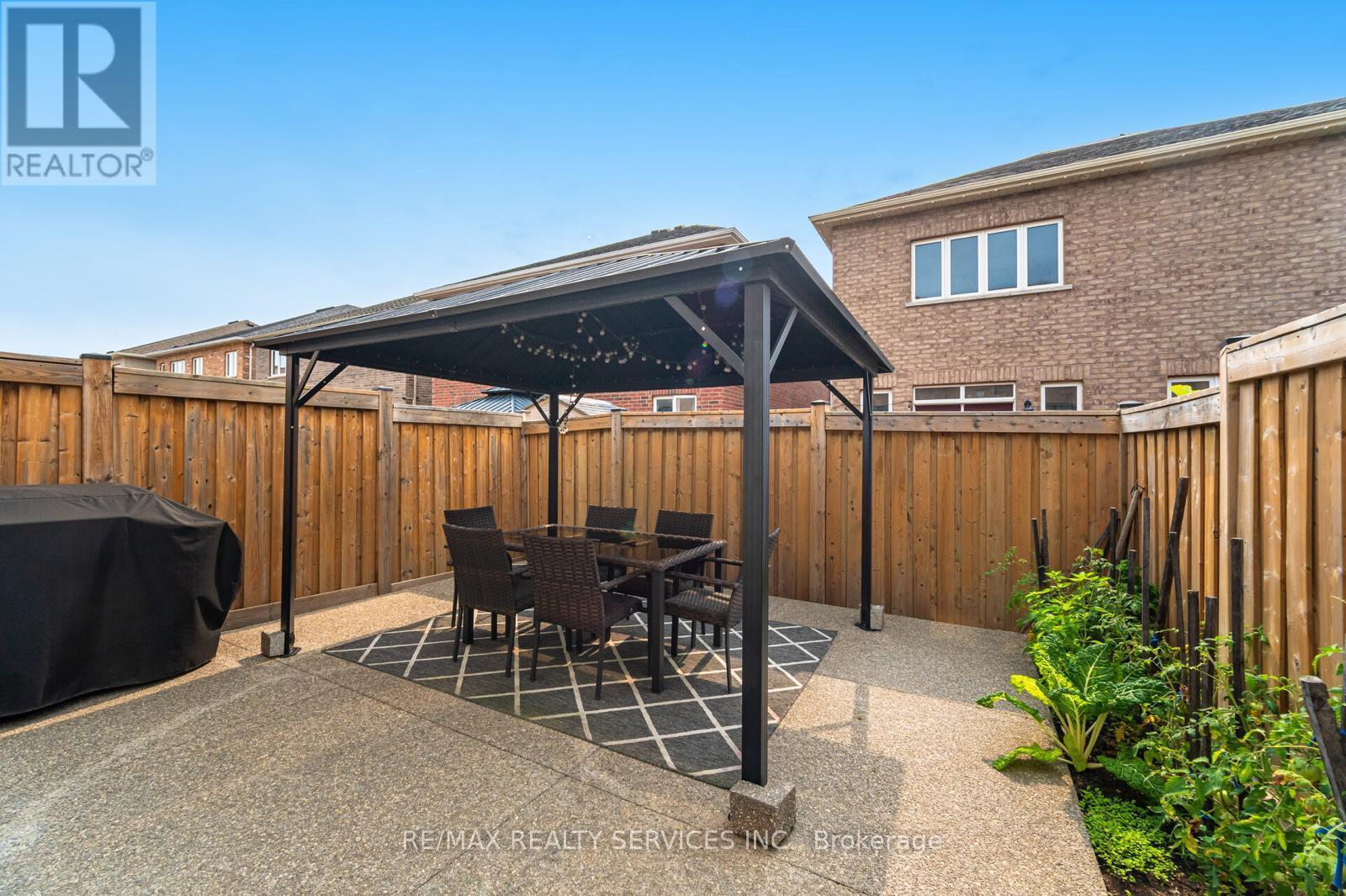 Photo 26 of 34 Pennycross Crescent, Brampton ON