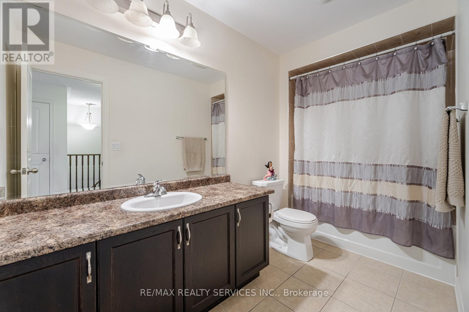 Photo 27 of 34 Pennycross Crescent, Brampton ON