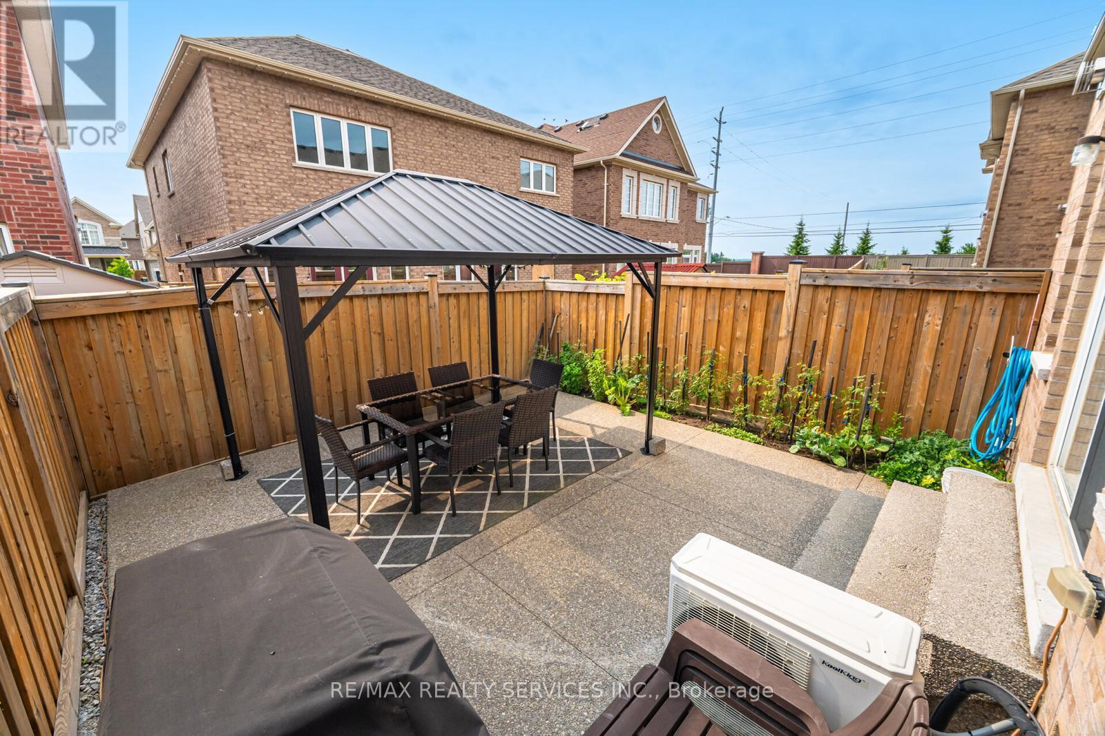 Photo 33 of 34 Pennycross Crescent, Brampton ON
