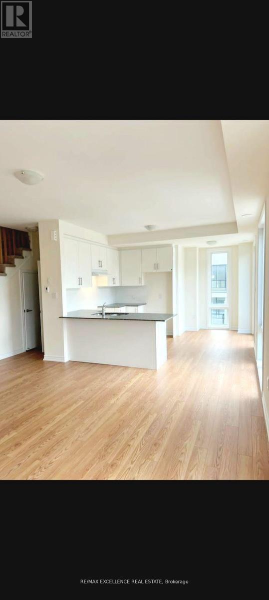 Photo 2 of 41 45 Knotsberry Circle, Brampton ON