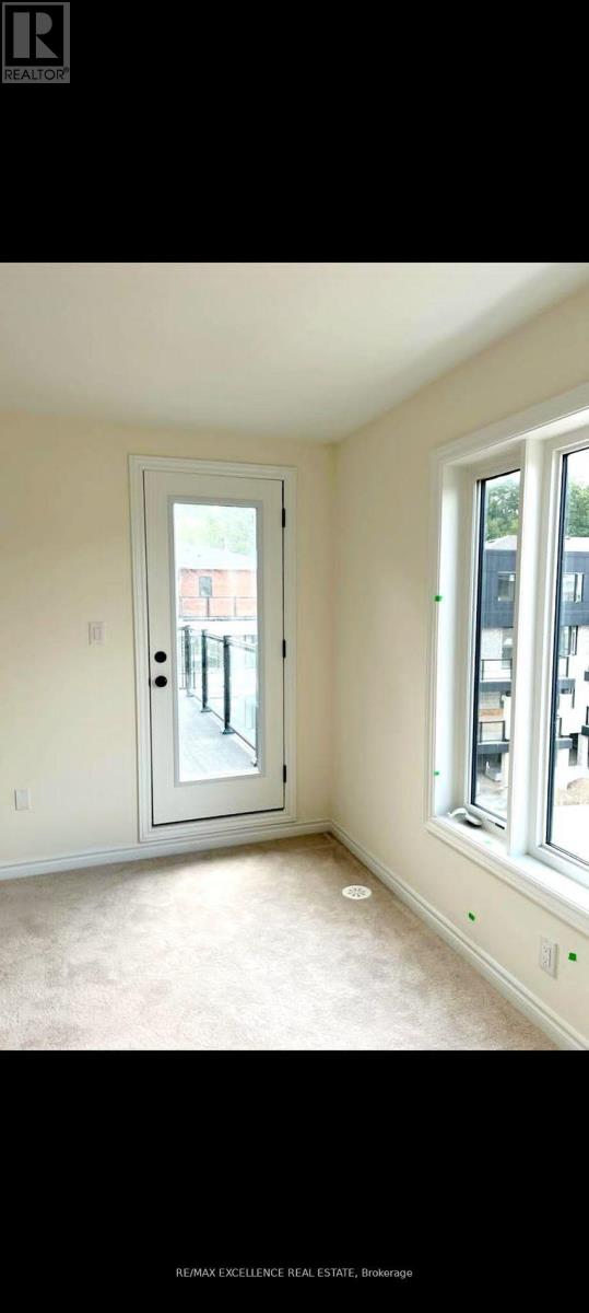 Photo 4 of 41 45 Knotsberry Circle, Brampton ON