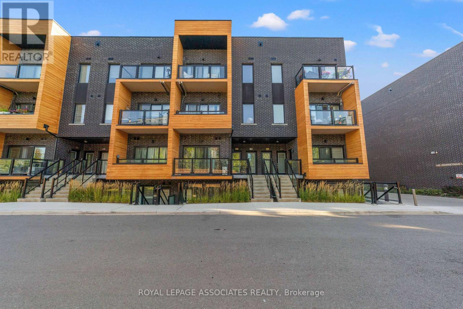 Photo 1 of 213 1165 Journeyman Lane, Mississauga ON