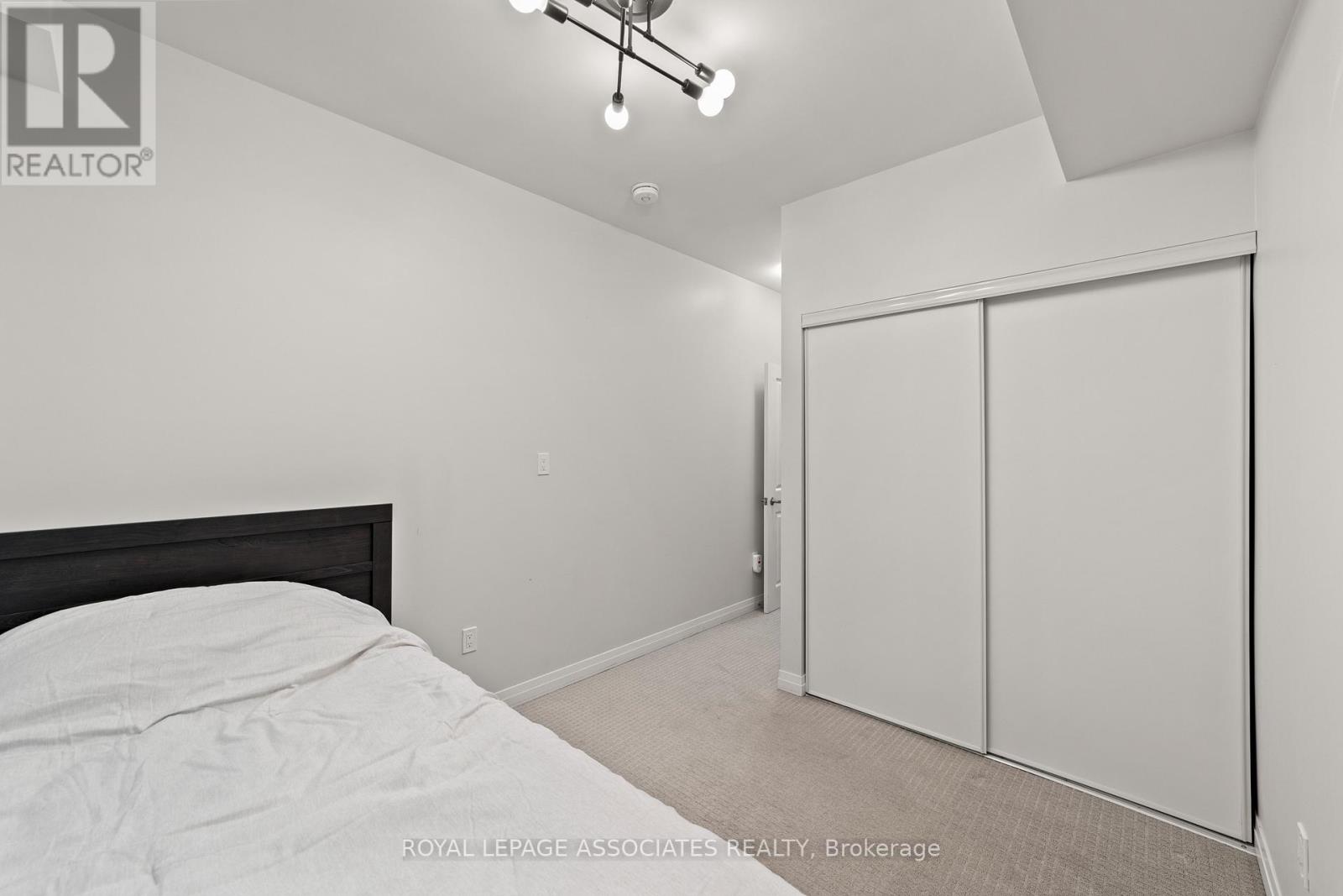 Photo 11 of 213 1165 Journeyman Lane, Mississauga ON
