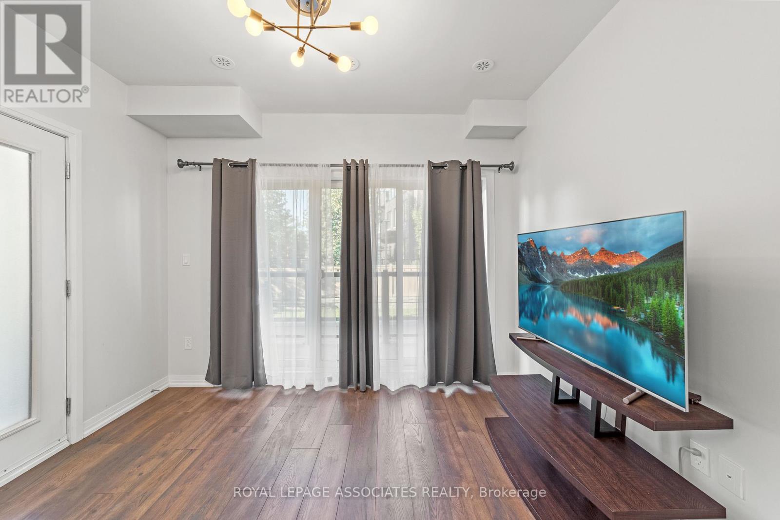 Photo 4 of 213 1165 Journeyman Lane, Mississauga ON