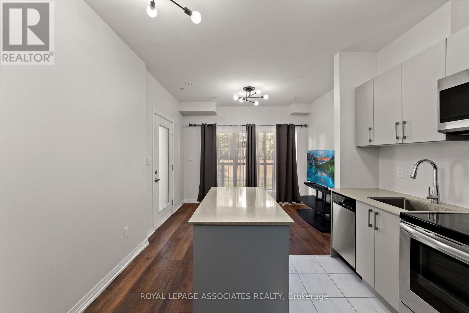 Photo 5 of 213 1165 Journeyman Lane, Mississauga ON