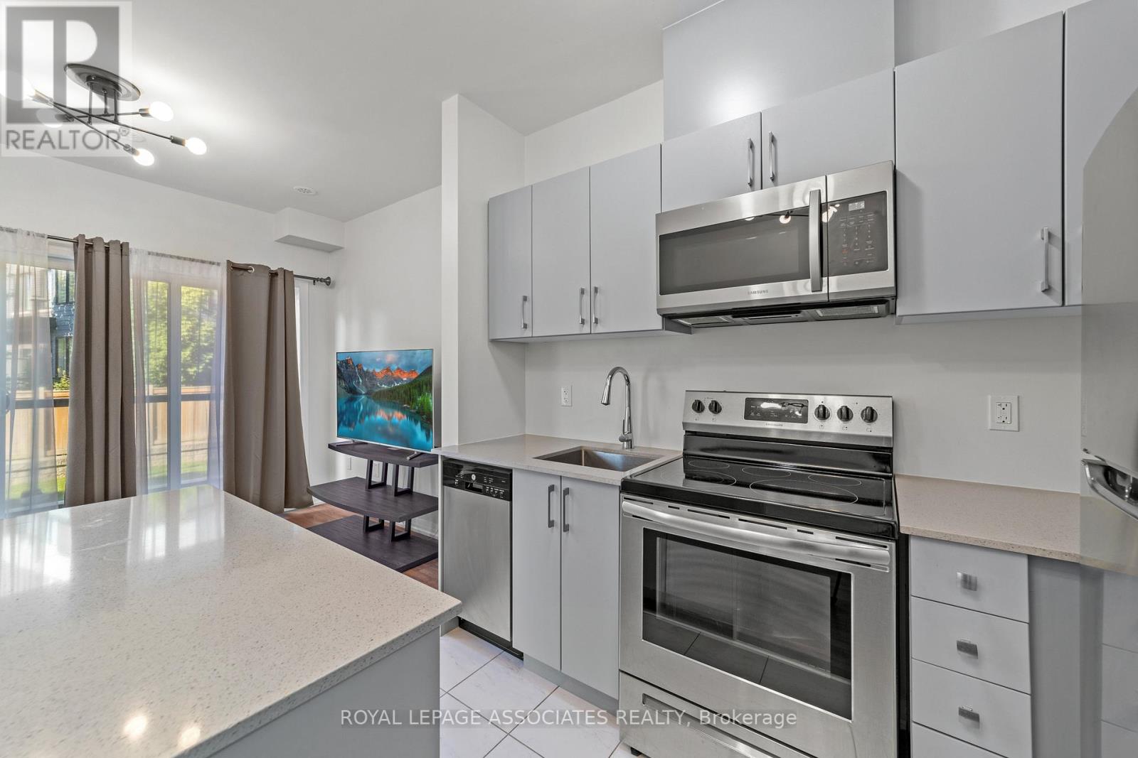 Photo 8 of 213 1165 Journeyman Lane, Mississauga ON
