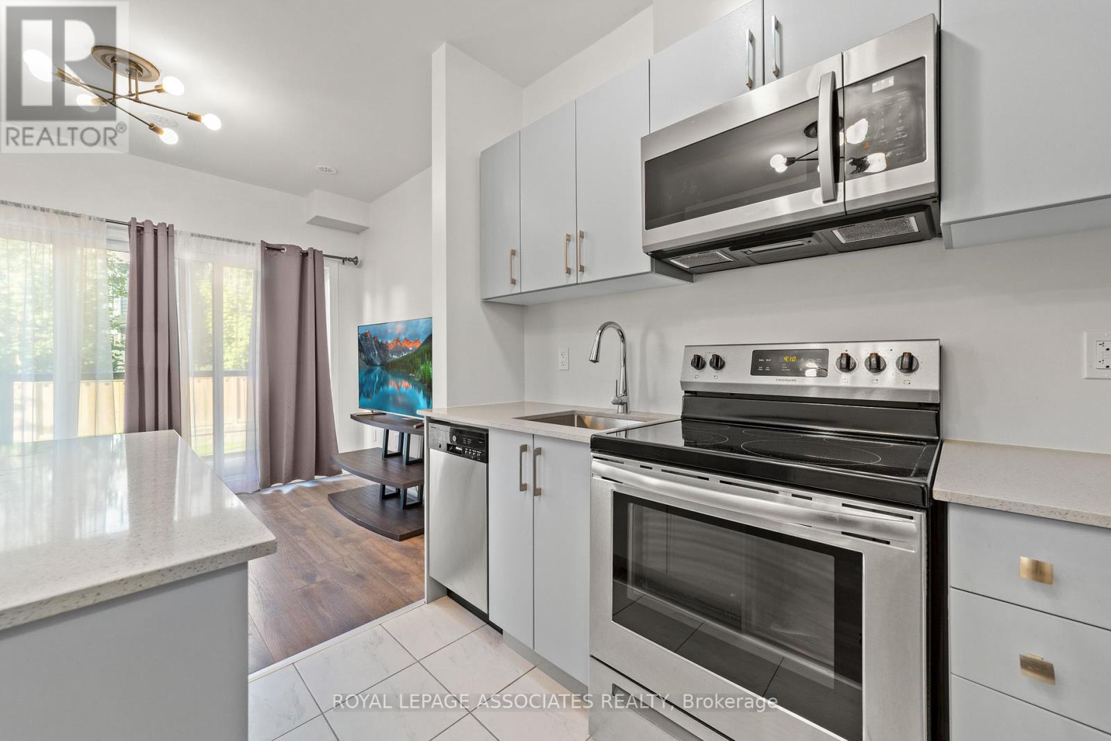 Photo 9 of 213 1165 Journeyman Lane, Mississauga ON