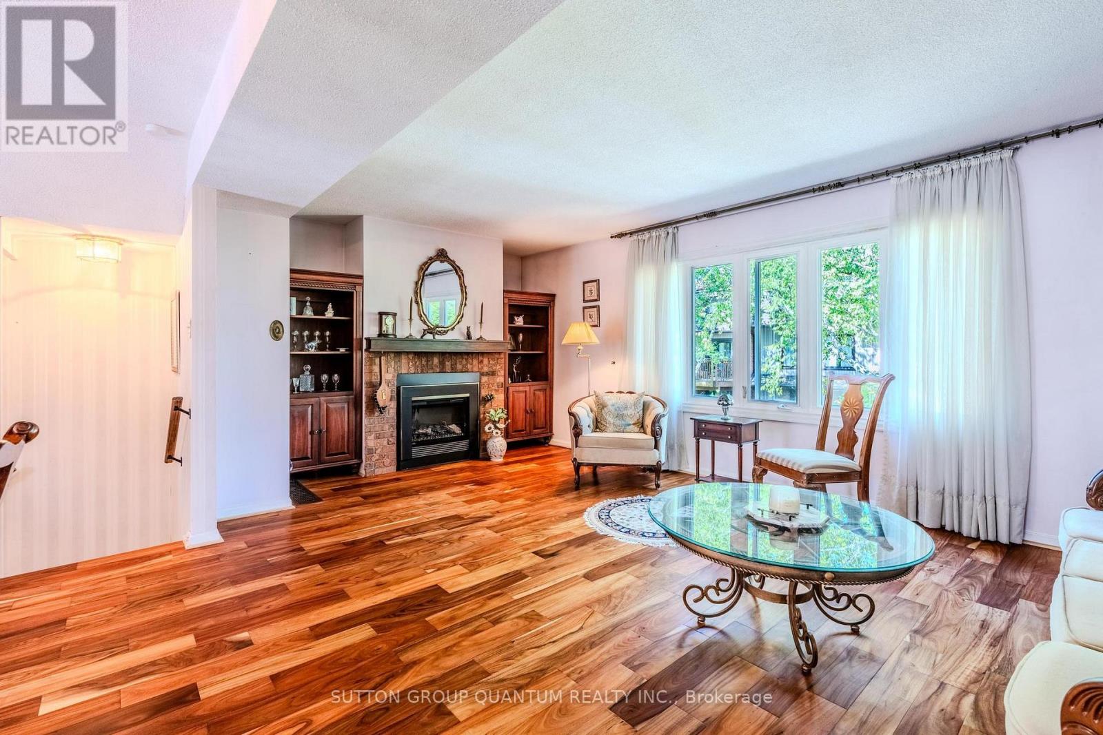 Photo 10 of 15 1020 Walden Circle, Mississauga ON