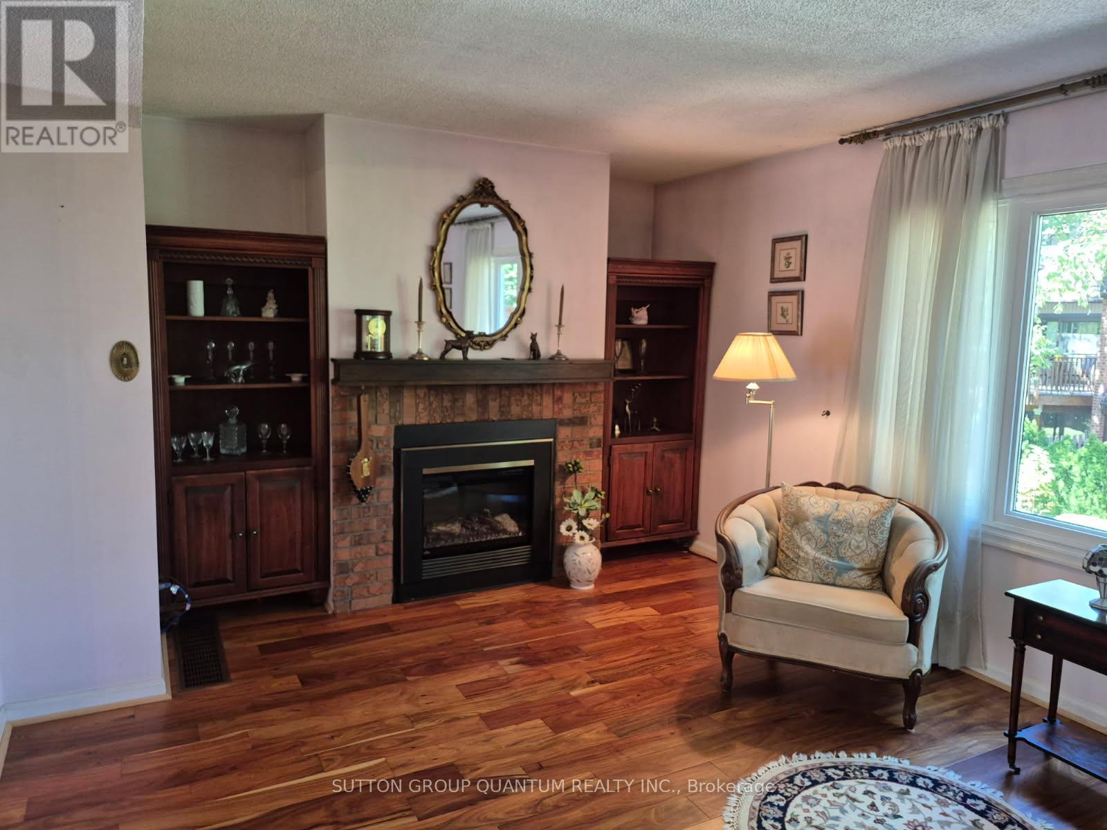 Photo 11 of 15 1020 Walden Circle, Mississauga ON