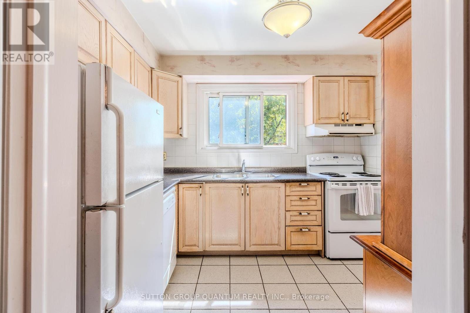 Photo 14 of 15 1020 Walden Circle, Mississauga ON