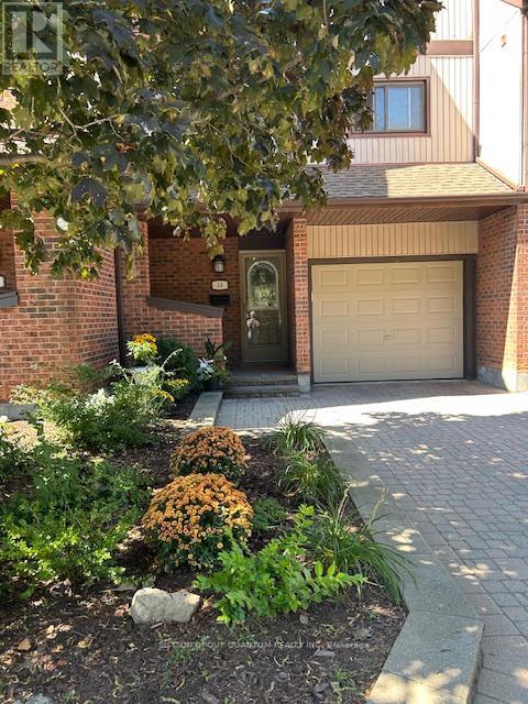 Photo 2 of 15 1020 Walden Circle, Mississauga ON