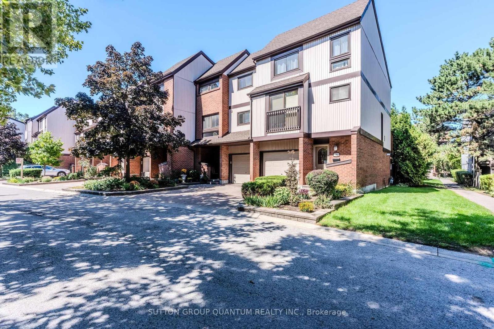 Photo 3 of 15 1020 Walden Circle, Mississauga ON